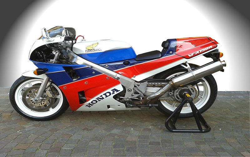 Honda RC 30